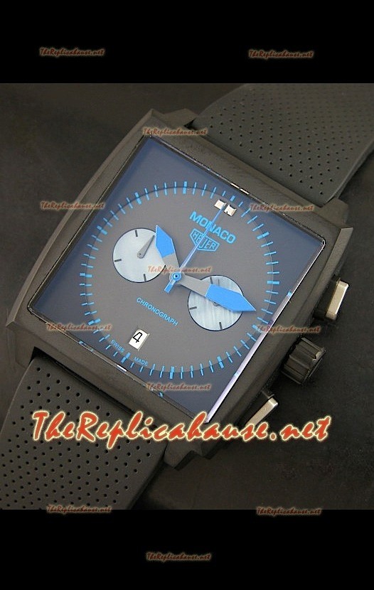Reloj Tag Heuer Monaco edición japonesa limitada de titanio con marcadores de hora azul.