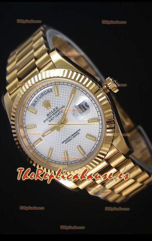 Rolex Day-Date 40MM Reloj Replica Dial en Plata con Numerales de Hora en Numeros Romanos Movimiento Suizo Cal.3255