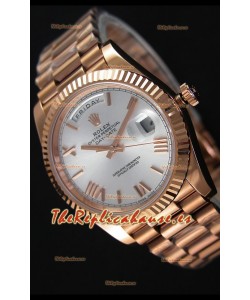 Rolex Day-Date 40MM Reloj Suizo en Oro Rosado y Dial en Plata con Numerales en Numeros Romanos